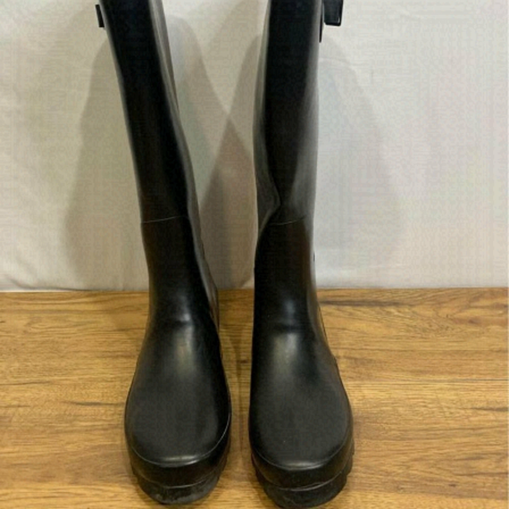 WOMANS tall black rain boots with buckle. Anti slip, waterproof. Size 8. Excelle
